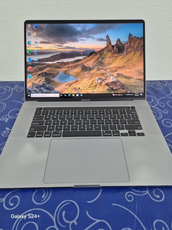 Apple MacBook Pro A2141 (16″) Intel Core i9 (8-Core, 2.4 GHz 64GB RAM 512GB SSD