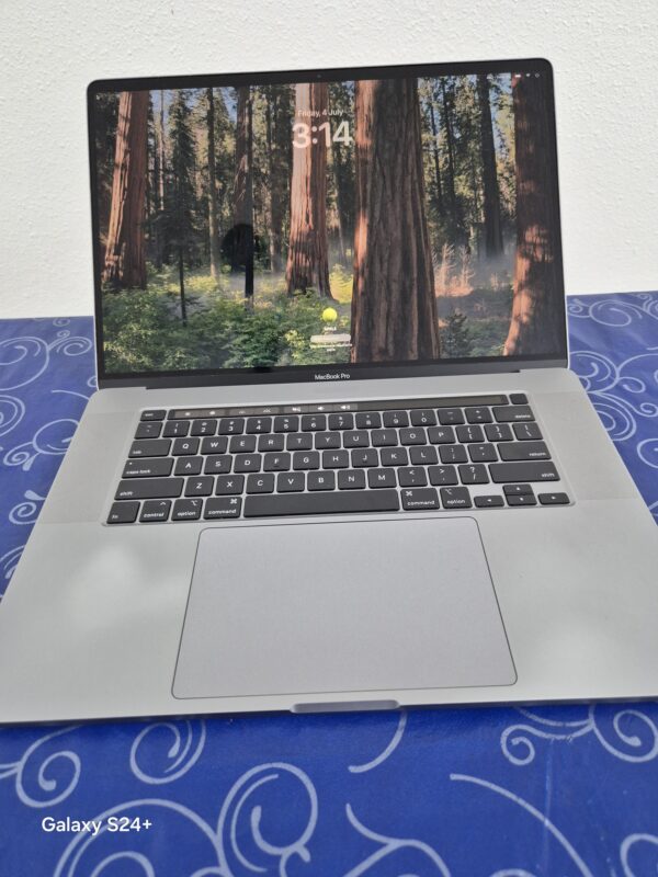 Apple MacBook Pro A1990 (15″, 2018)  Intel Core i9 Hexa‑Core, 2.9 GHz 32GB RAM 4TB SSD - Image 3