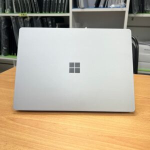 Microsoft surface 2 Intel Core i7 8th Gen 16GB RAM 512GB SSD